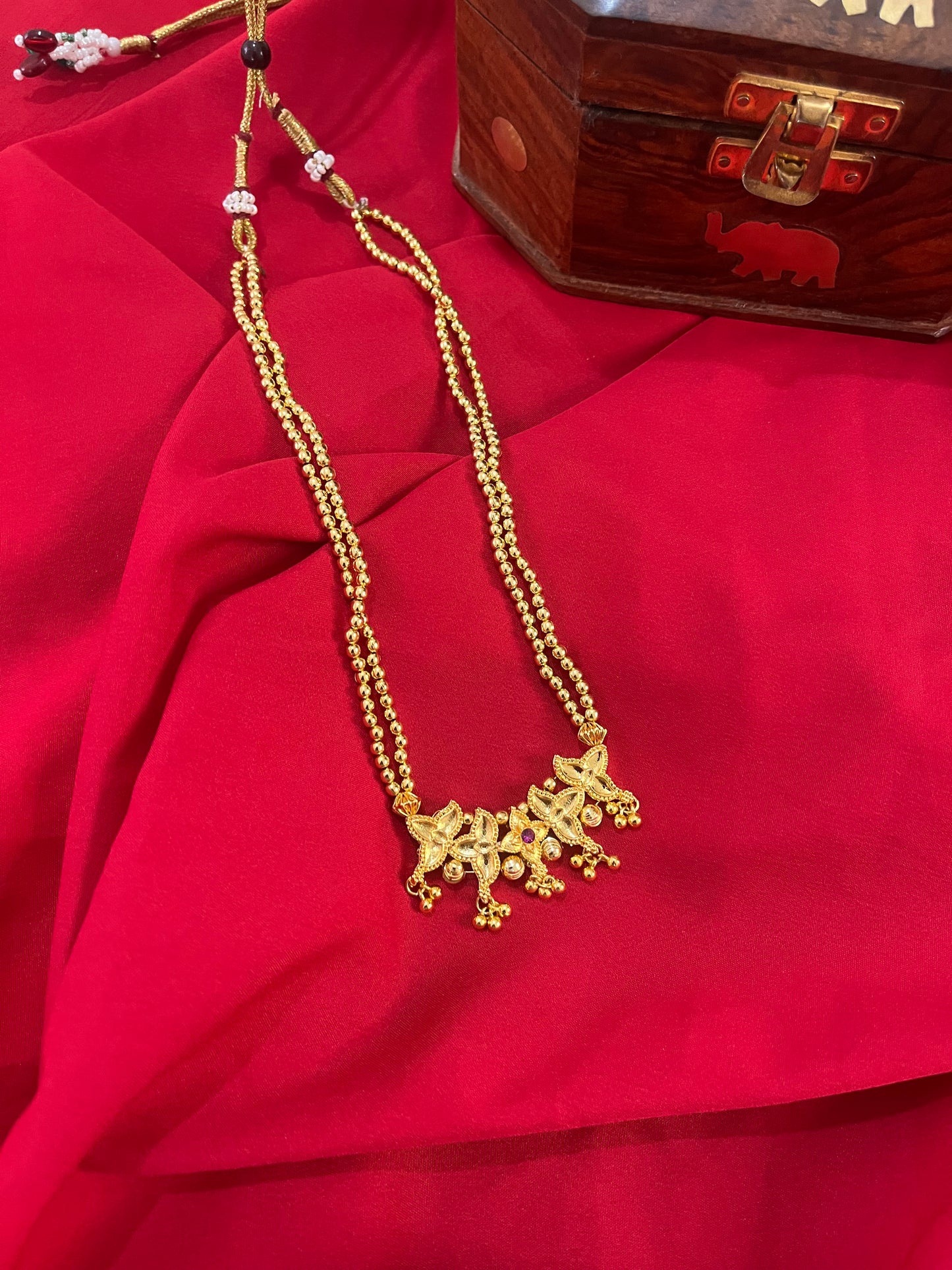 दोन पदरी बकुळ पोत