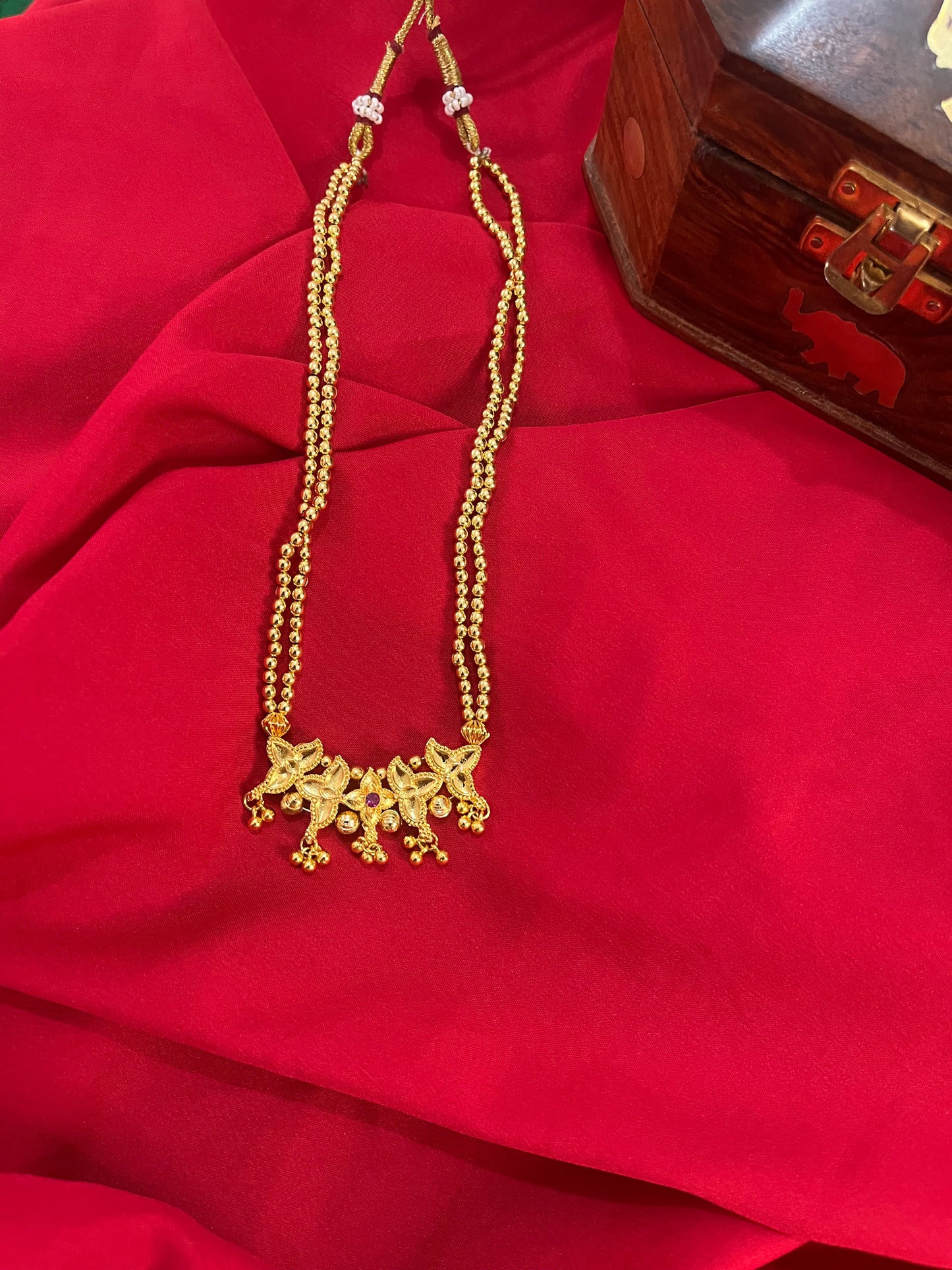 दोन पदरी बकुळ पोत