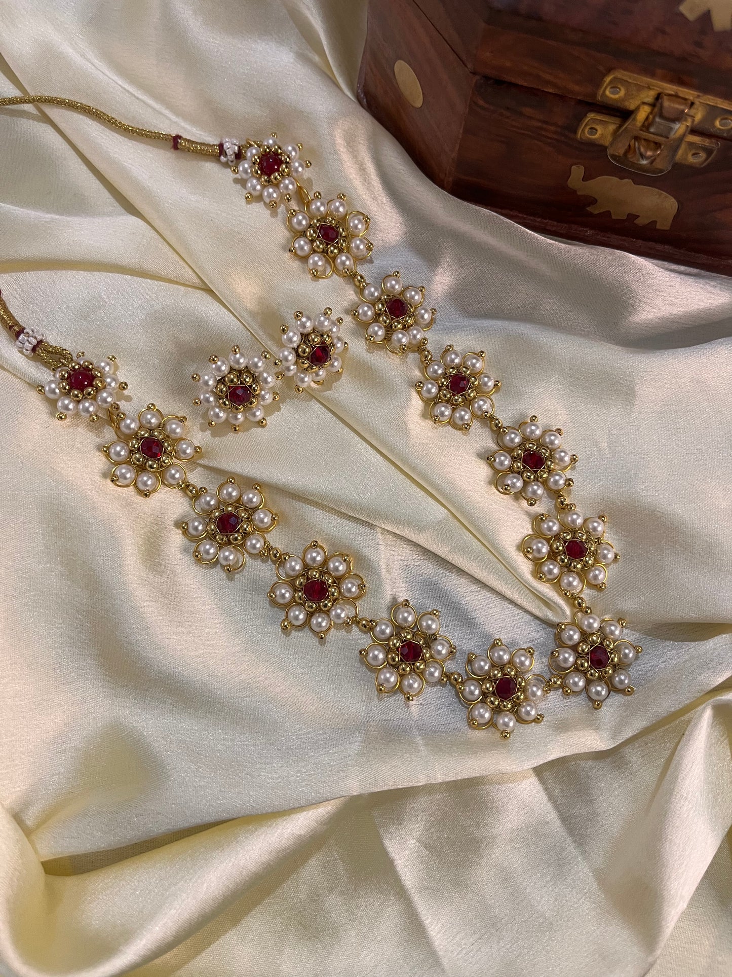 Pearl flower long necklace