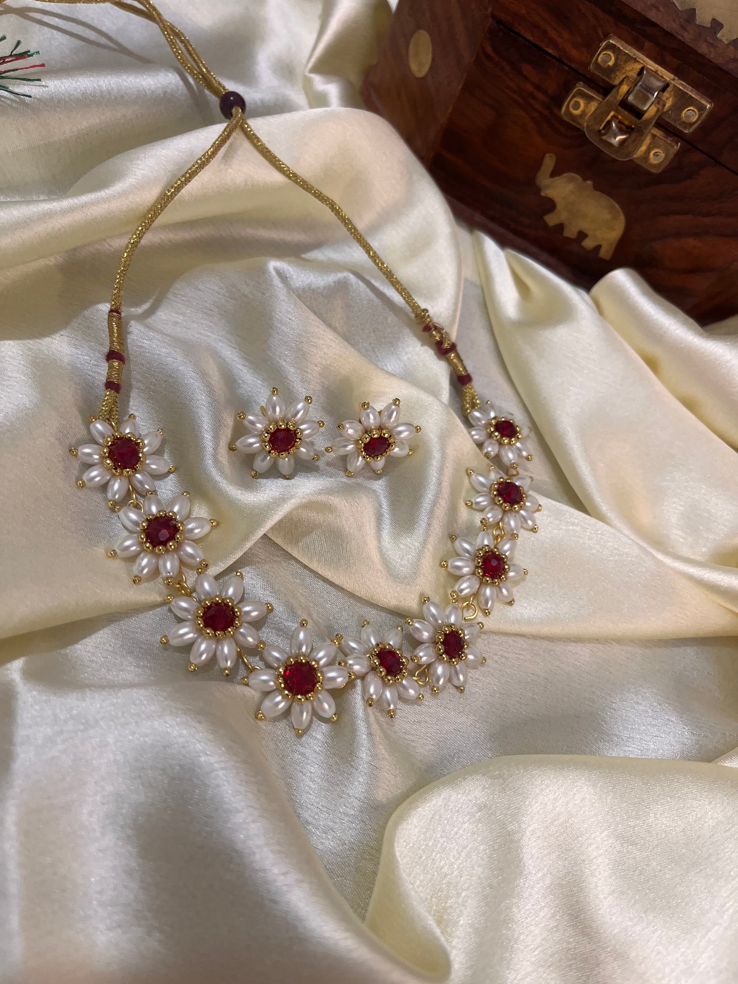 Parijatak short Necklace