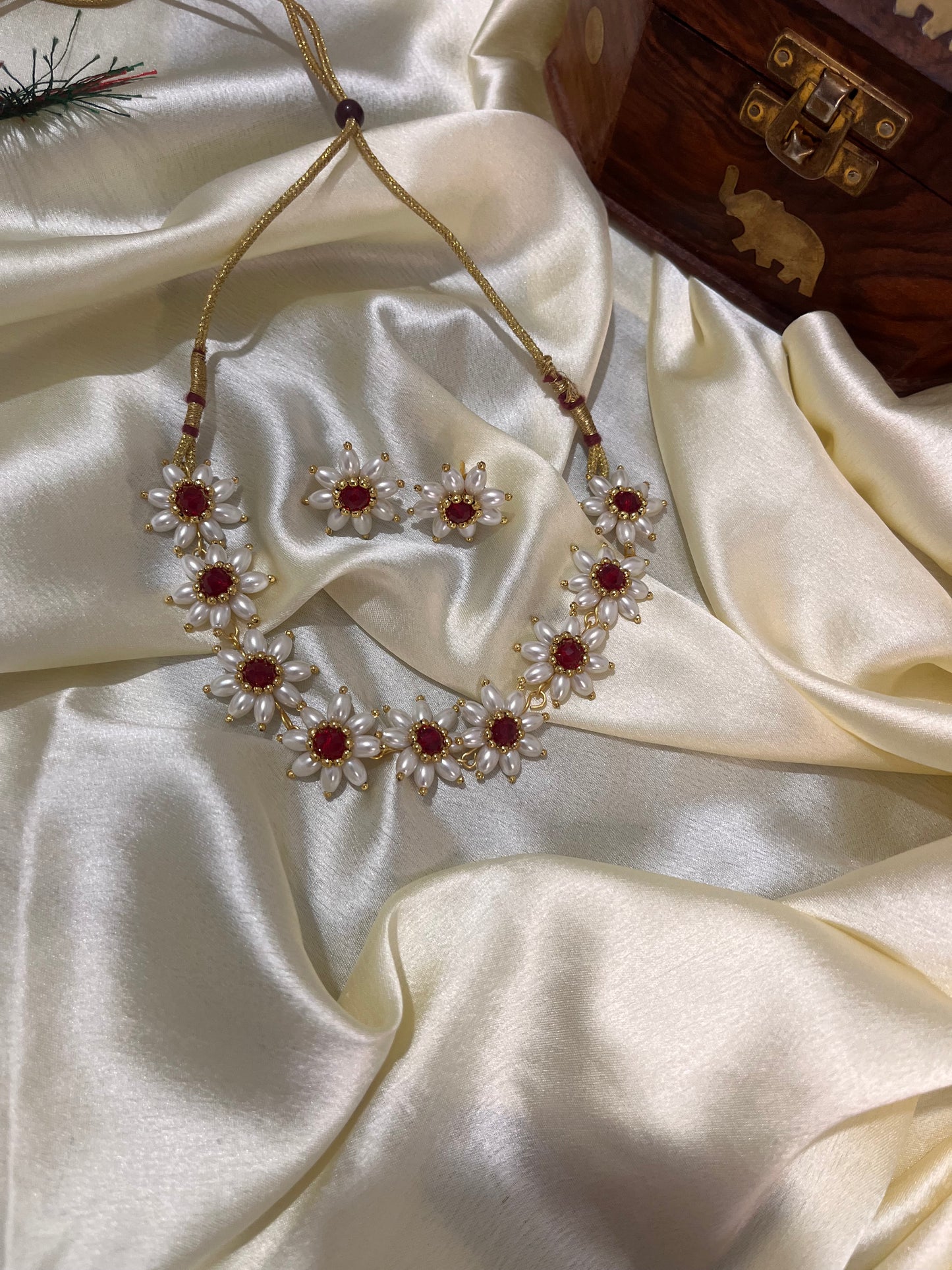 Parijatak short Necklace