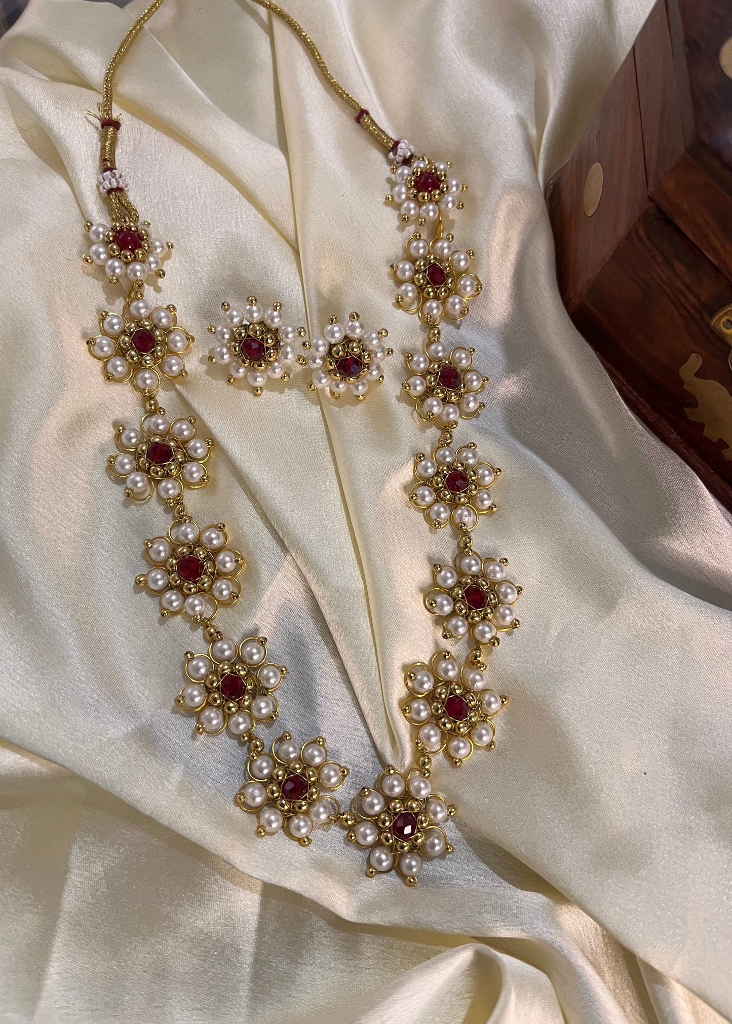 Pearl flower long necklace