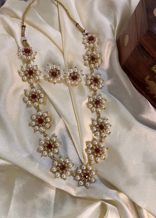 Pearl flower long necklace